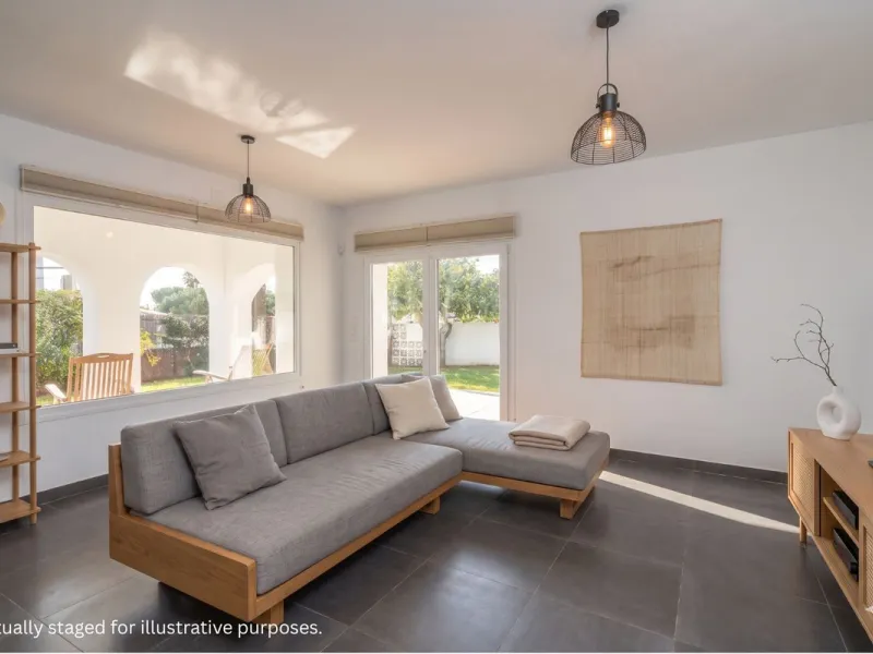 This modern villa has been recently renovated and sits in a fantastic location just 500 metres from the beach,  between La Cala de Mijas and Fuengirola. The home has a bright, contemporary feel throughout, with large windows that open onto the garden and 