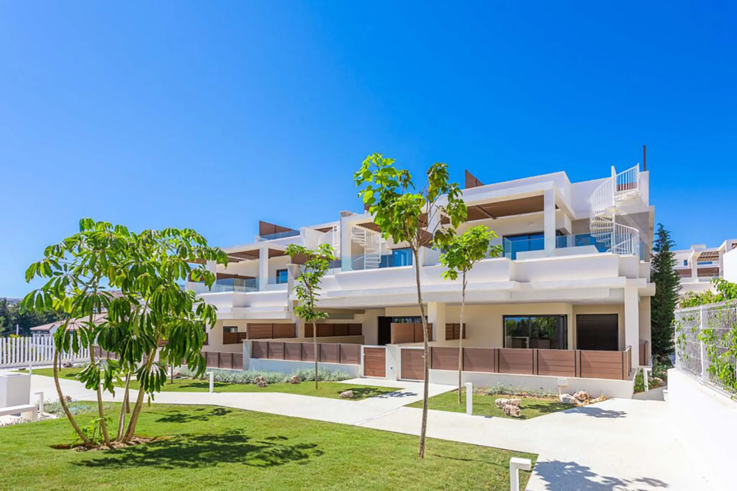 YOUR SECOND HOME AWAITS YOU! Discover refined Mediterranean living in this stylish contemporary apartment in the highly desirable area of Cala de Mijas, Mijas Costa. Nestled within an exclusive gated community (2021)and just a short stroll from the vibran