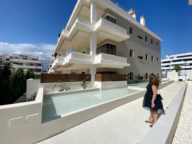 YOUR SECOND HOME AWAITS YOU! Discover refined Mediterranean living in this stylish contemporary apartment in the highly desirable area of Cala de Mijas, Mijas Costa. Nestled within an exclusive gated community (2021)and just a short stroll from the vibran