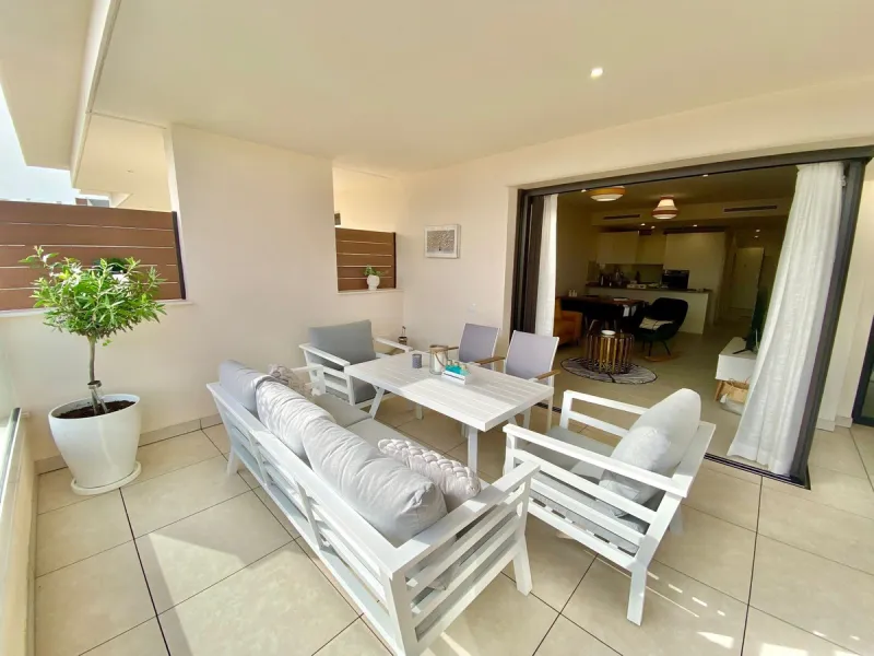 YOUR SECOND HOME AWAITS YOU! Discover refined Mediterranean living in this stylish contemporary apartment in the highly desirable area of Cala de Mijas, Mijas Costa. Nestled within an exclusive gated community (2021)and just a short stroll from the vibran