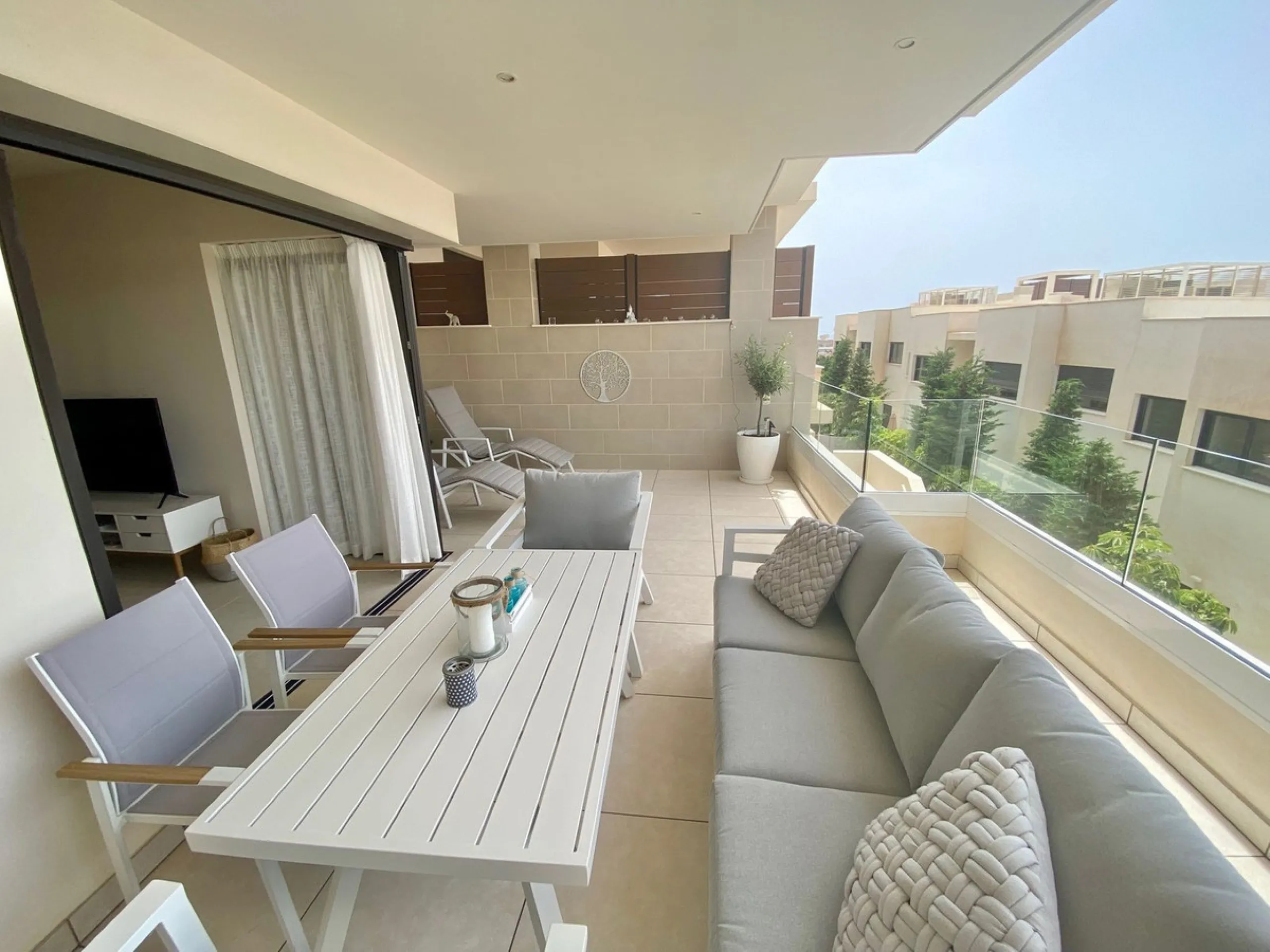 YOUR SECOND HOME AWAITS YOU! Discover refined Mediterranean living in this stylish contemporary apartment in the highly desirable area of Cala de Mijas, Mijas Costa. Nestled within an exclusive gated community (2021)and just a short stroll from the vibran