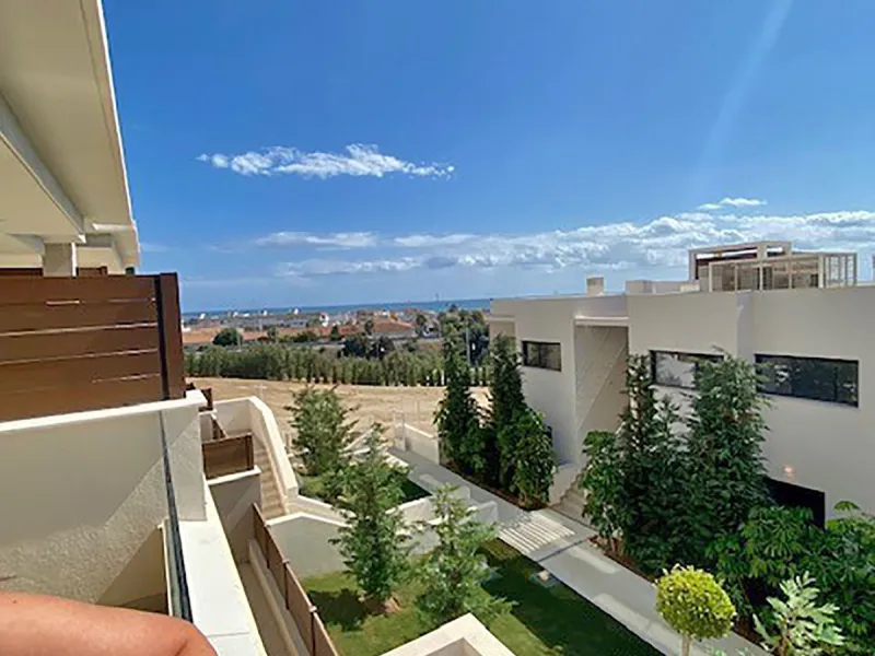 YOUR SECOND HOME AWAITS YOU! Discover refined Mediterranean living in this stylish contemporary apartment in the highly desirable area of Cala de Mijas, Mijas Costa. Nestled within an exclusive gated community (2021)and just a short stroll from the vibran