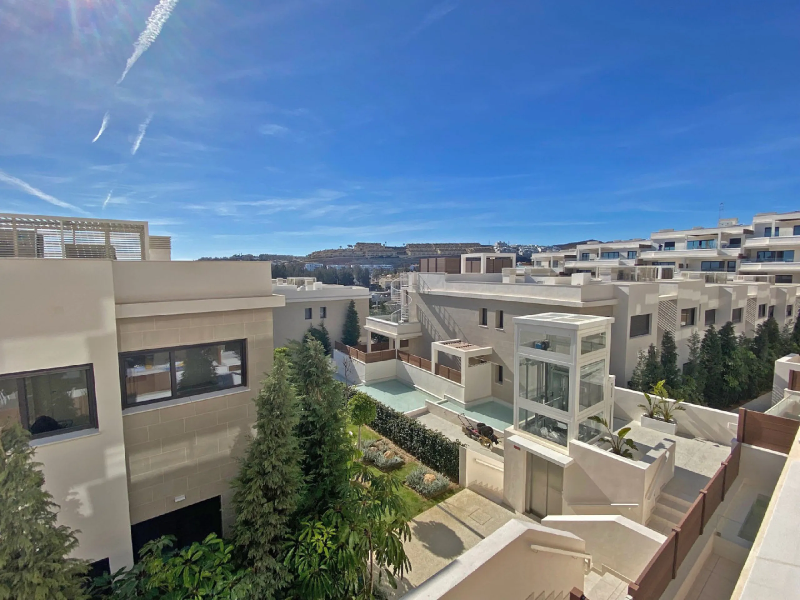 YOUR SECOND HOME AWAITS YOU! Discover refined Mediterranean living in this stylish contemporary apartment in the highly desirable area of Cala de Mijas, Mijas Costa. Nestled within an exclusive gated community (2021)and just a short stroll from the vibran