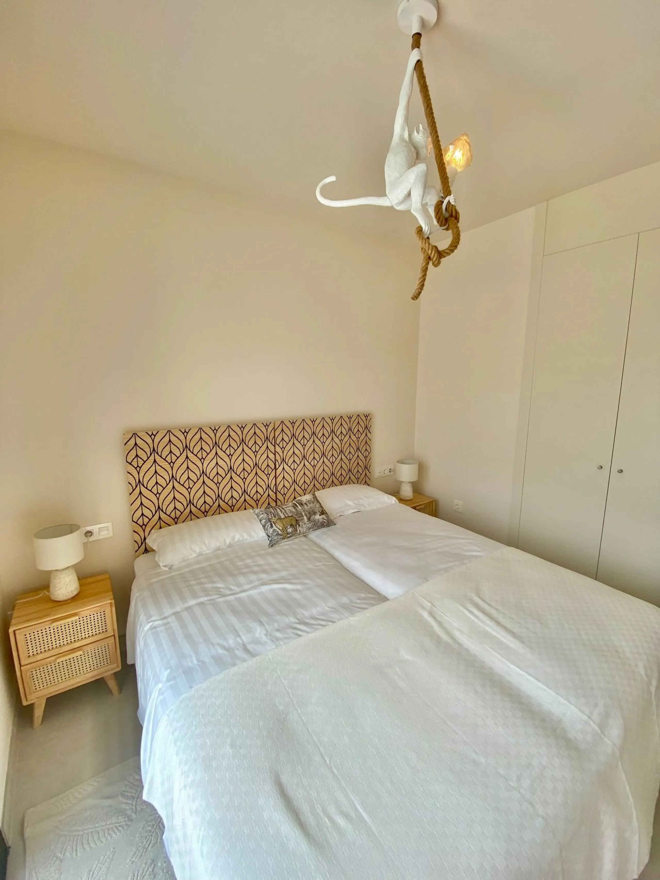 YOUR SECOND HOME AWAITS YOU! Discover refined Mediterranean living in this stylish contemporary apartment in the highly desirable area of Cala de Mijas, Mijas Costa. Nestled within an exclusive gated community (2021)and just a short stroll from the vibran
