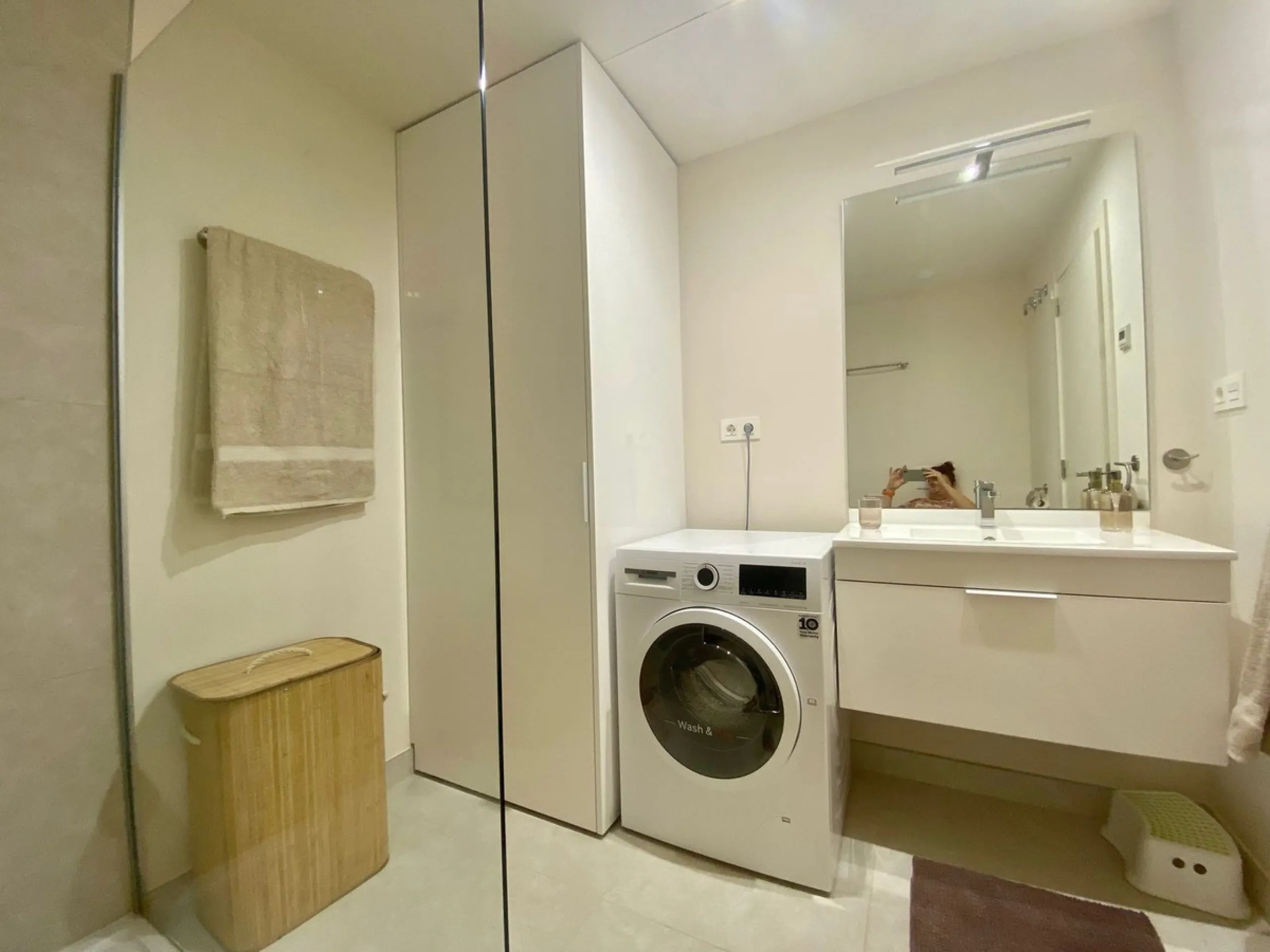 YOUR SECOND HOME AWAITS YOU! Discover refined Mediterranean living in this stylish contemporary apartment in the highly desirable area of Cala de Mijas, Mijas Costa. Nestled within an exclusive gated community (2021)and just a short stroll from the vibran