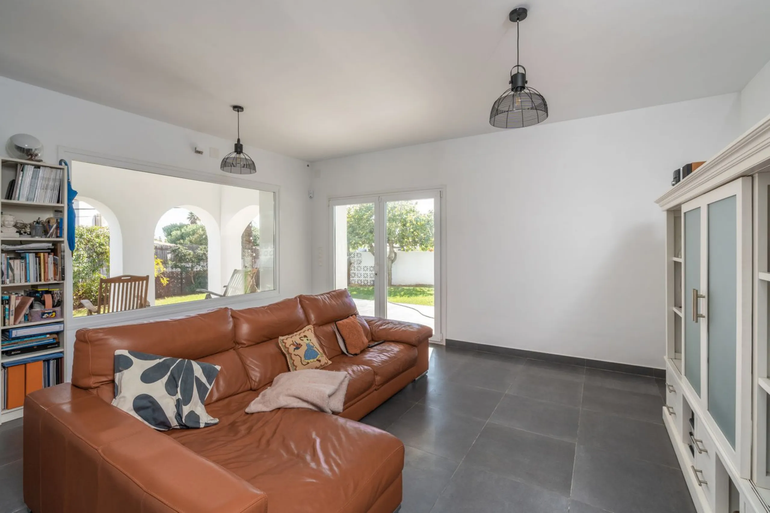 This modern villa has been recently renovated and sits in a fantastic location just 500 metres from the beach,  between La Cala de Mijas and Fuengirola. The home has a bright, contemporary feel throughout, with large windows that open onto the garden and 