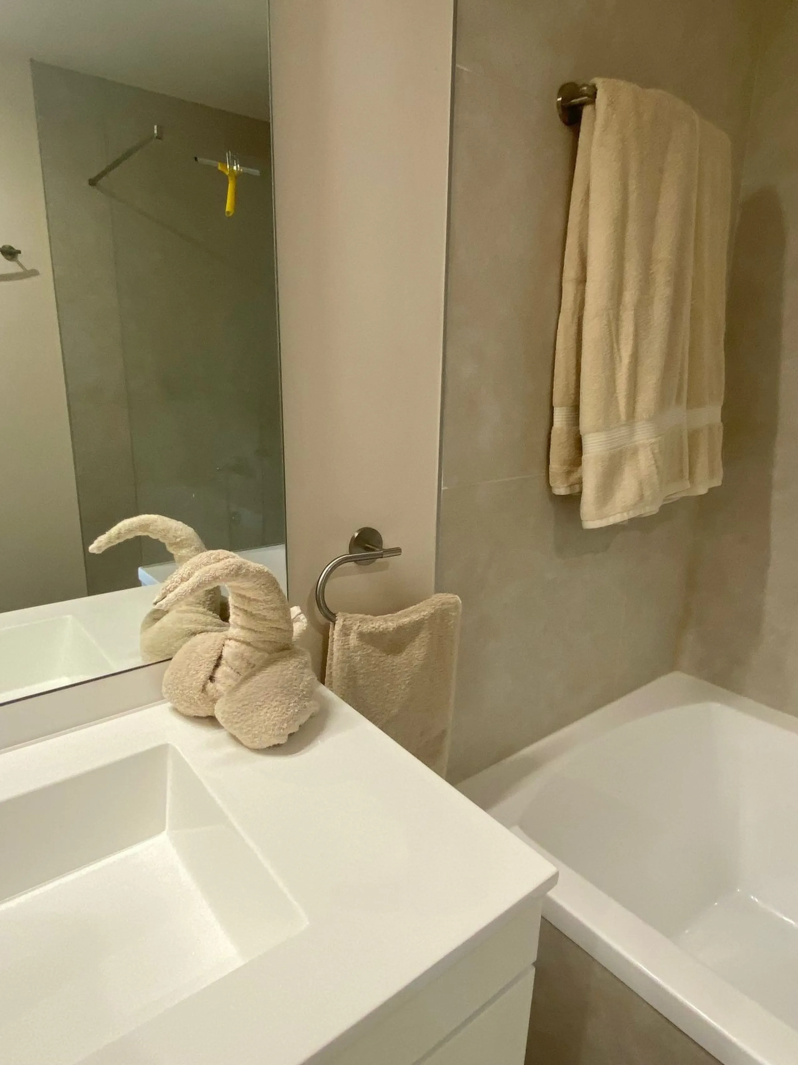 YOUR SECOND HOME AWAITS YOU! Discover refined Mediterranean living in this stylish contemporary apartment in the highly desirable area of Cala de Mijas, Mijas Costa. Nestled within an exclusive gated community (2021)and just a short stroll from the vibran