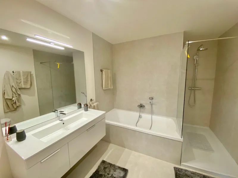 YOUR SECOND HOME AWAITS YOU! Discover refined Mediterranean living in this stylish contemporary apartment in the highly desirable area of Cala de Mijas, Mijas Costa. Nestled within an exclusive gated community (2021)and just a short stroll from the vibran