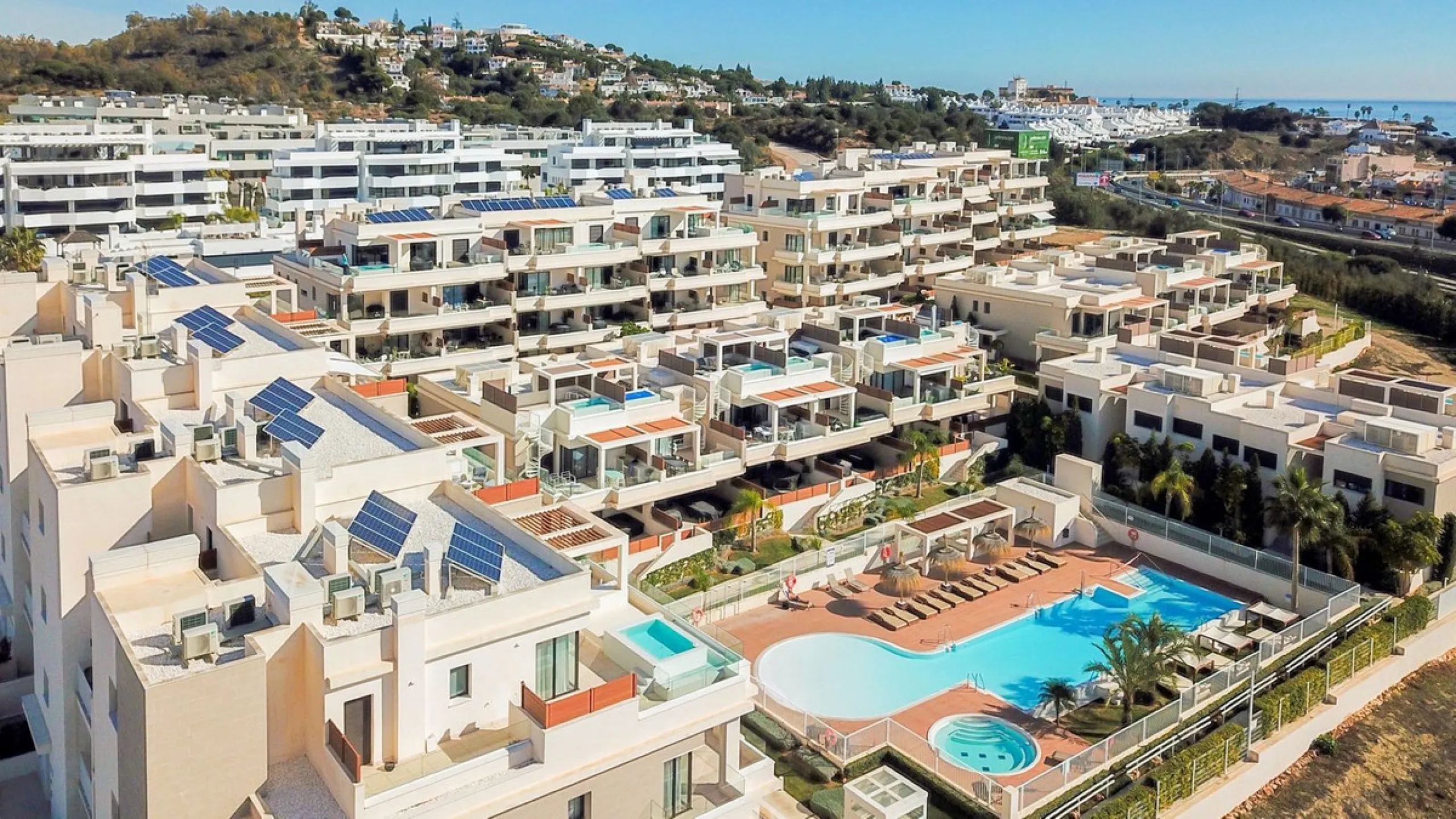 YOUR SECOND HOME AWAITS YOU! Discover refined Mediterranean living in this stylish contemporary apartment in the highly desirable area of Cala de Mijas, Mijas Costa. Nestled within an exclusive gated community (2021)and just a short stroll from the vibran