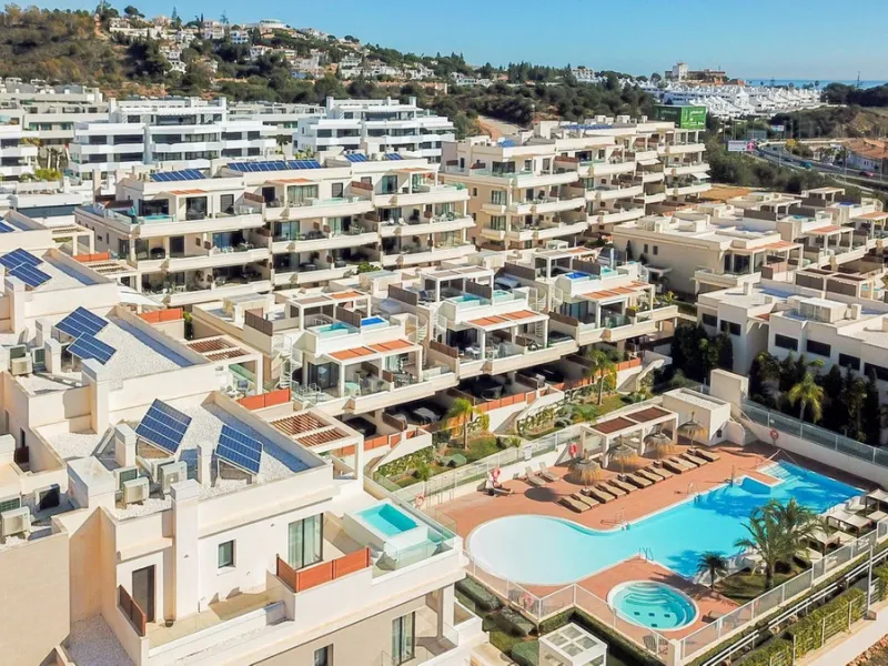 YOUR SECOND HOME AWAITS YOU! Discover refined Mediterranean living in this stylish contemporary apartment in the highly desirable area of Cala de Mijas, Mijas Costa. Nestled within an exclusive gated community (2021)and just a short stroll from the vibran