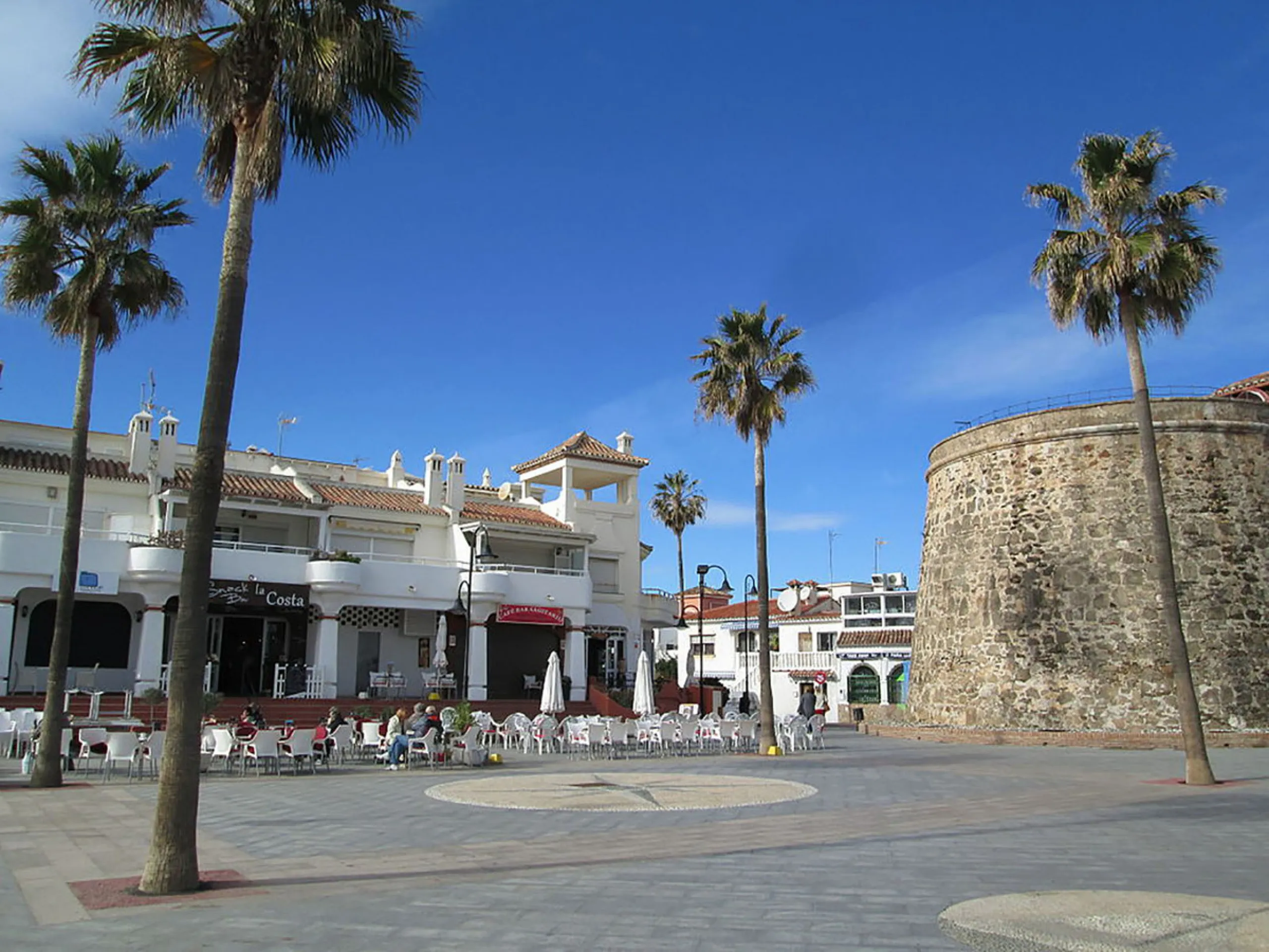 YOUR SECOND HOME AWAITS YOU! Discover refined Mediterranean living in this stylish contemporary apartment in the highly desirable area of Cala de Mijas, Mijas Costa. Nestled within an exclusive gated community (2021)and just a short stroll from the vibran