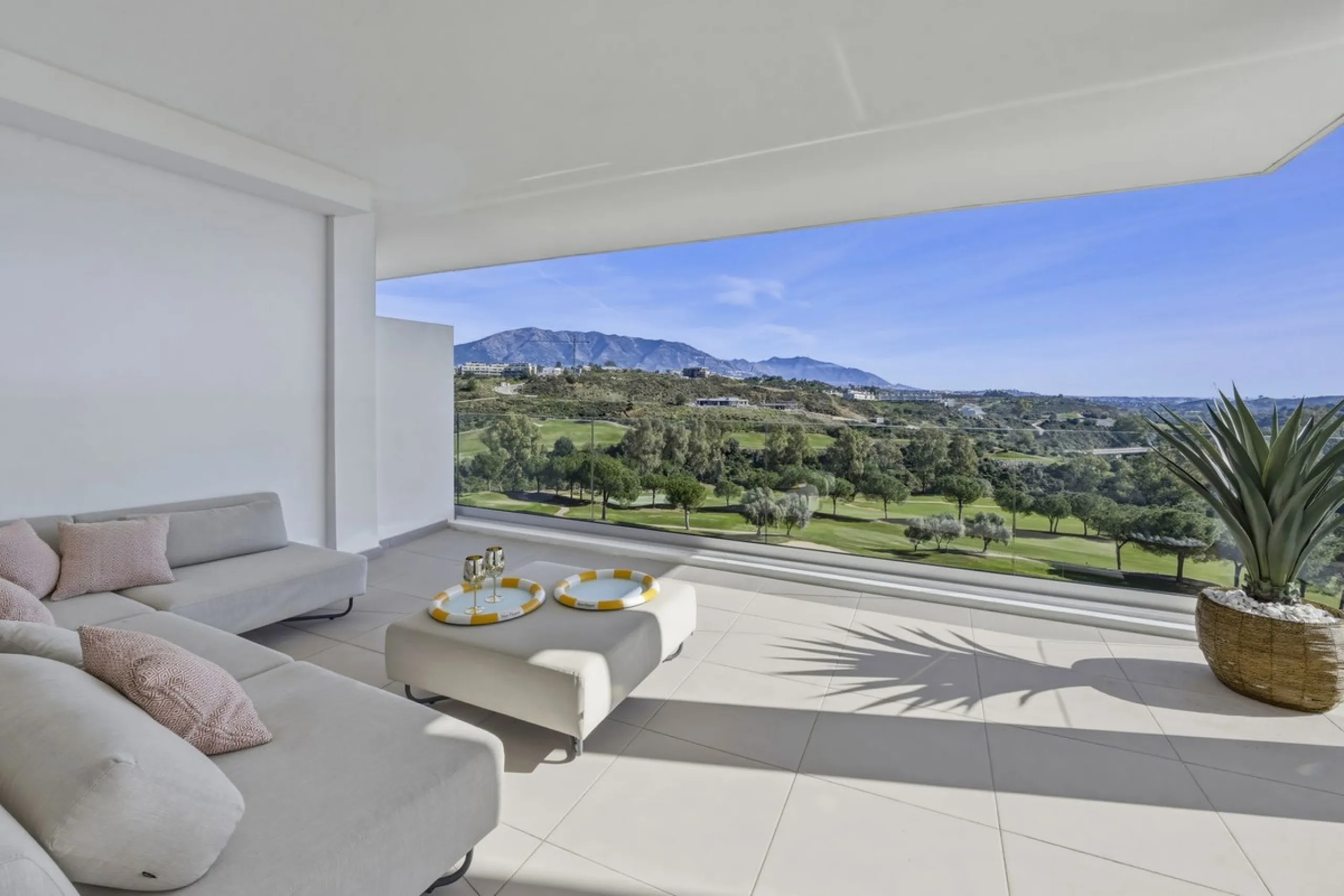 Apartment - Middle Floor Apartment в продаже в Mijas, Málaga. В доме 2 спален и 2 ванных комнат. Площадь дома 89 м²