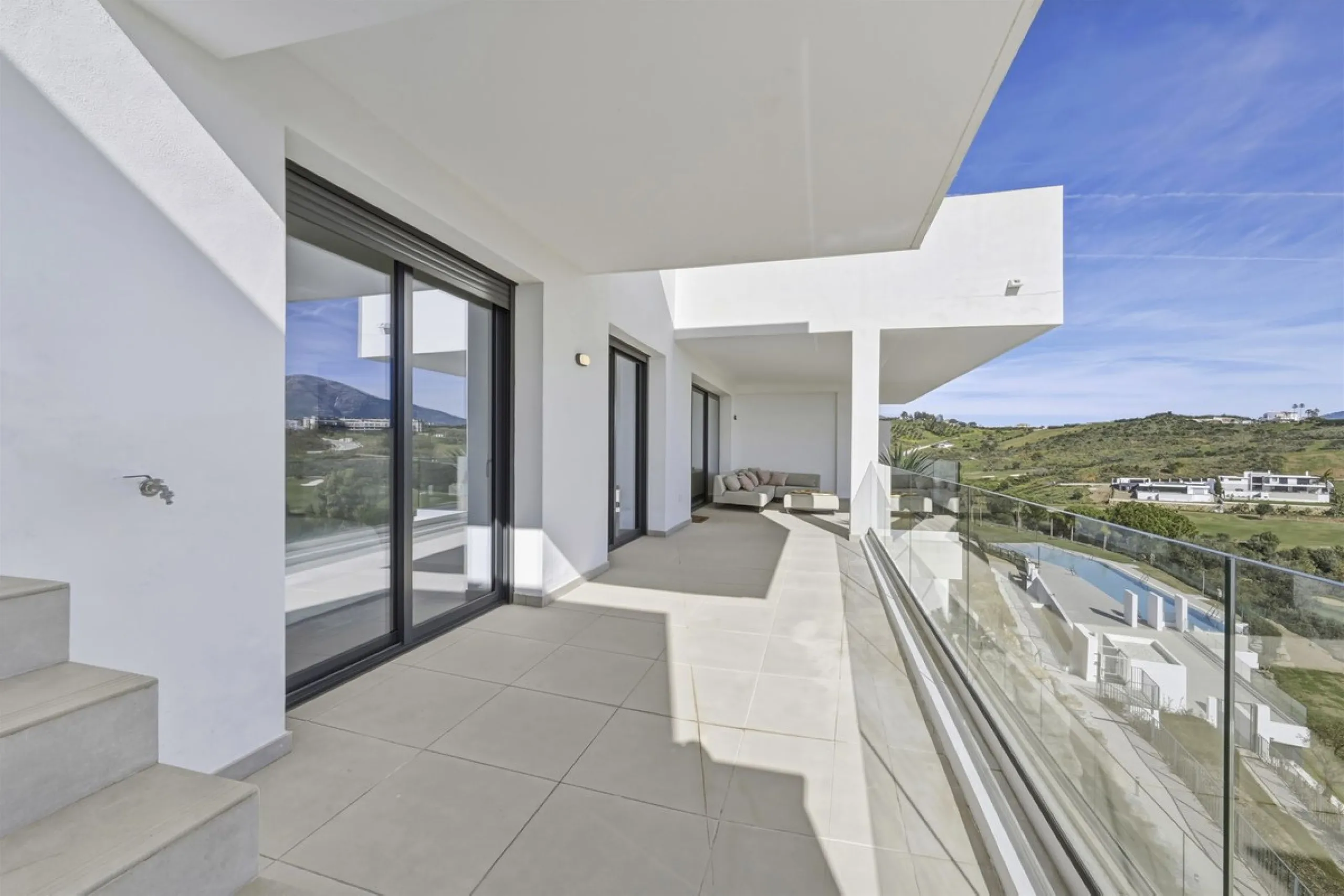 Apartment - Middle Floor Apartment в продаже в Mijas, Málaga. В доме 2 спален и 2 ванных комнат. Площадь дома 89 м²
