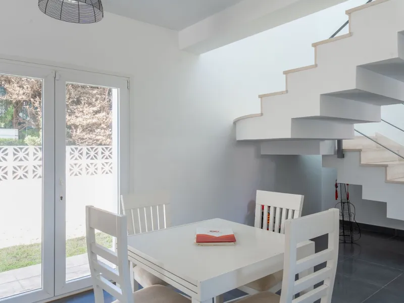 This modern villa has been recently renovated and sits in a fantastic location just 500 metres from the beach,  between La Cala de Mijas and Fuengirola. The home has a bright, contemporary feel throughout, with large windows that open onto the garden and 