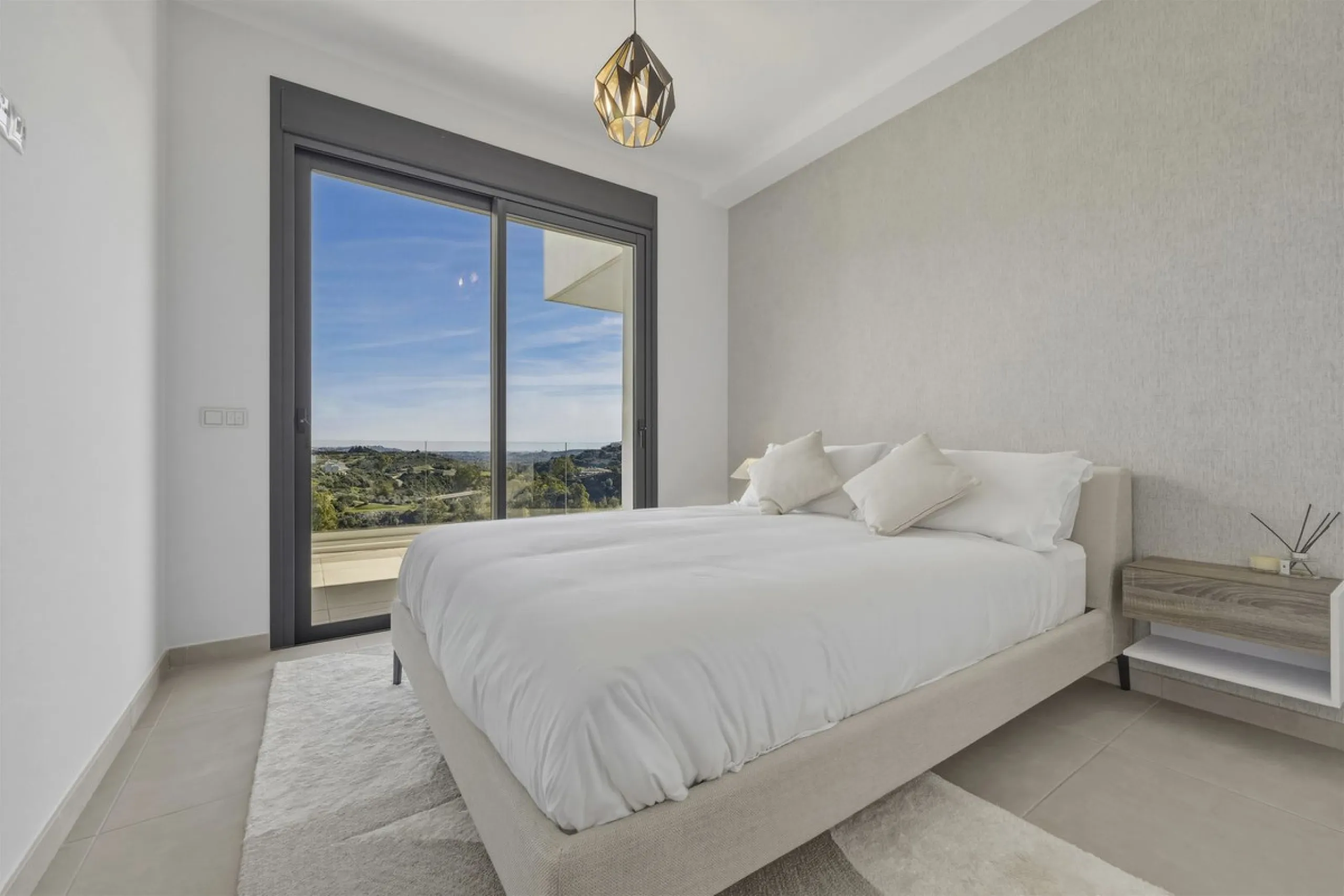 Apartment - Middle Floor Apartment в продаже в Mijas, Málaga. В доме 2 спален и 2 ванных комнат. Площадь дома 89 м²