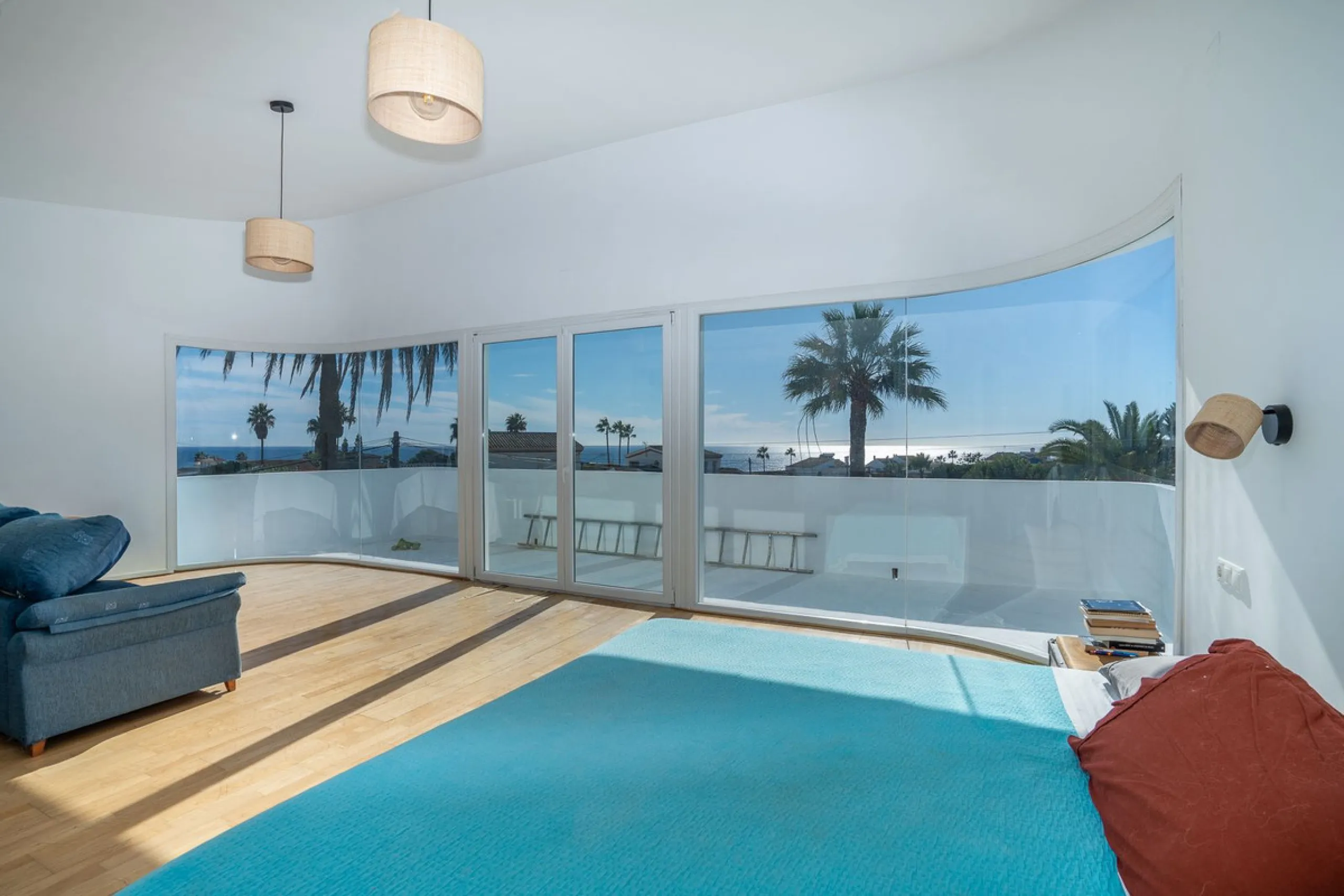 This modern villa has been recently renovated and sits in a fantastic location just 500 metres from the beach,  between La Cala de Mijas and Fuengirola. The home has a bright, contemporary feel throughout, with large windows that open onto the garden and 