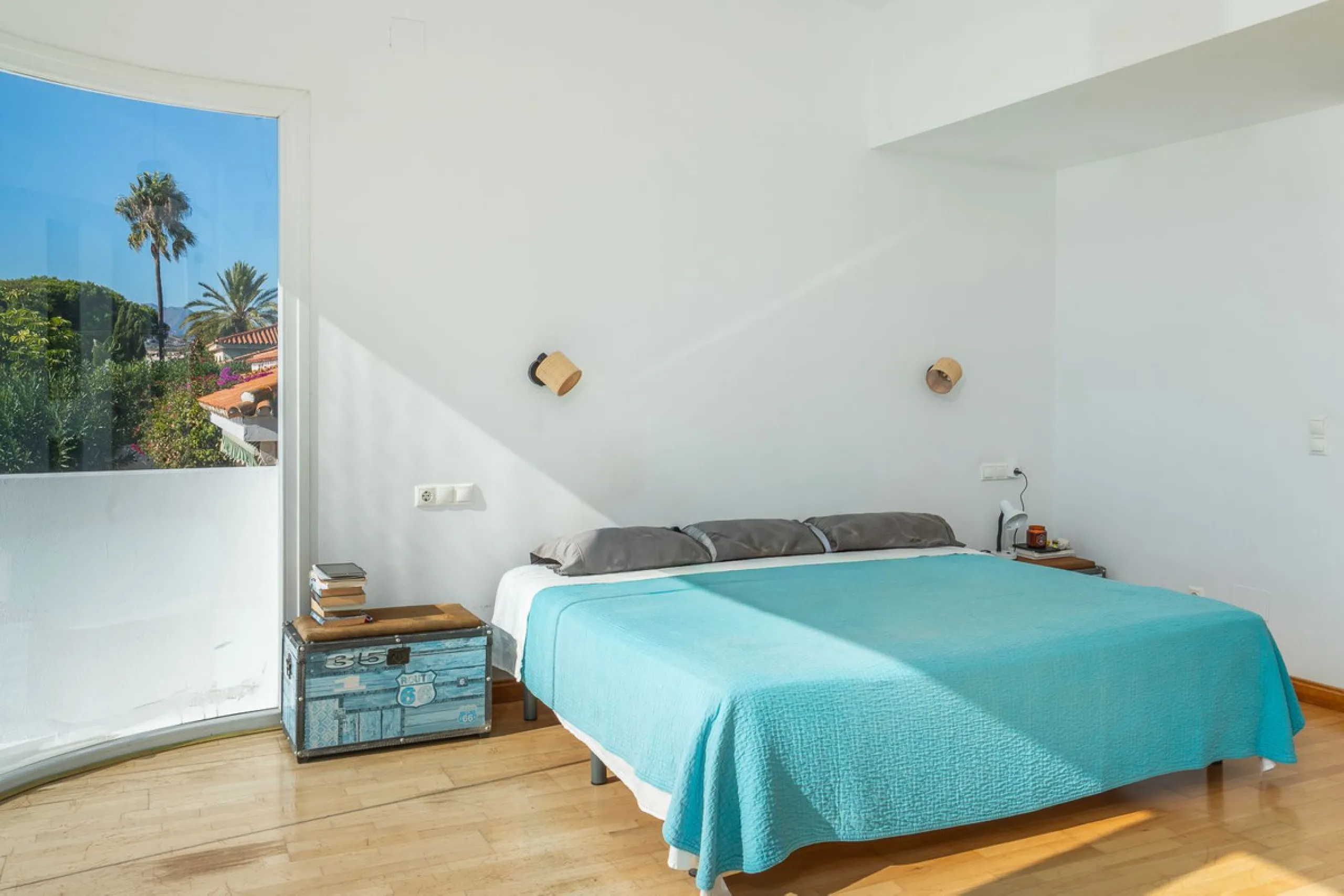 This modern villa has been recently renovated and sits in a fantastic location just 500 metres from the beach,  between La Cala de Mijas and Fuengirola. The home has a bright, contemporary feel throughout, with large windows that open onto the garden and 