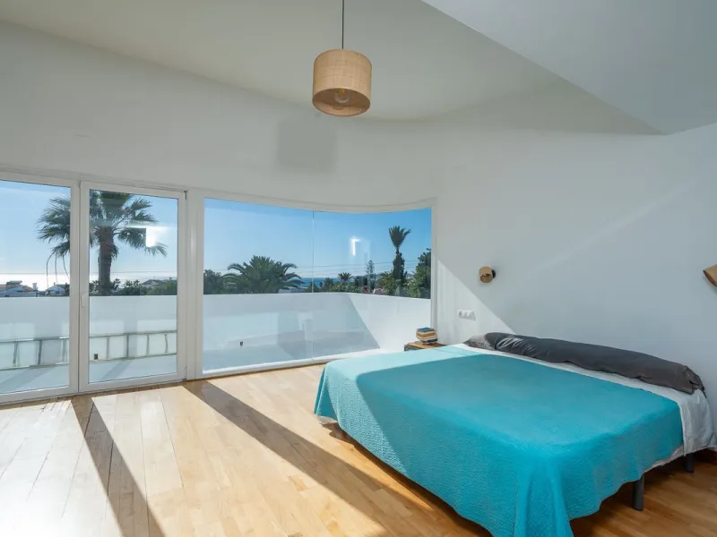 This modern villa has been recently renovated and sits in a fantastic location just 500 metres from the beach,  between La Cala de Mijas and Fuengirola. The home has a bright, contemporary feel throughout, with large windows that open onto the garden and 