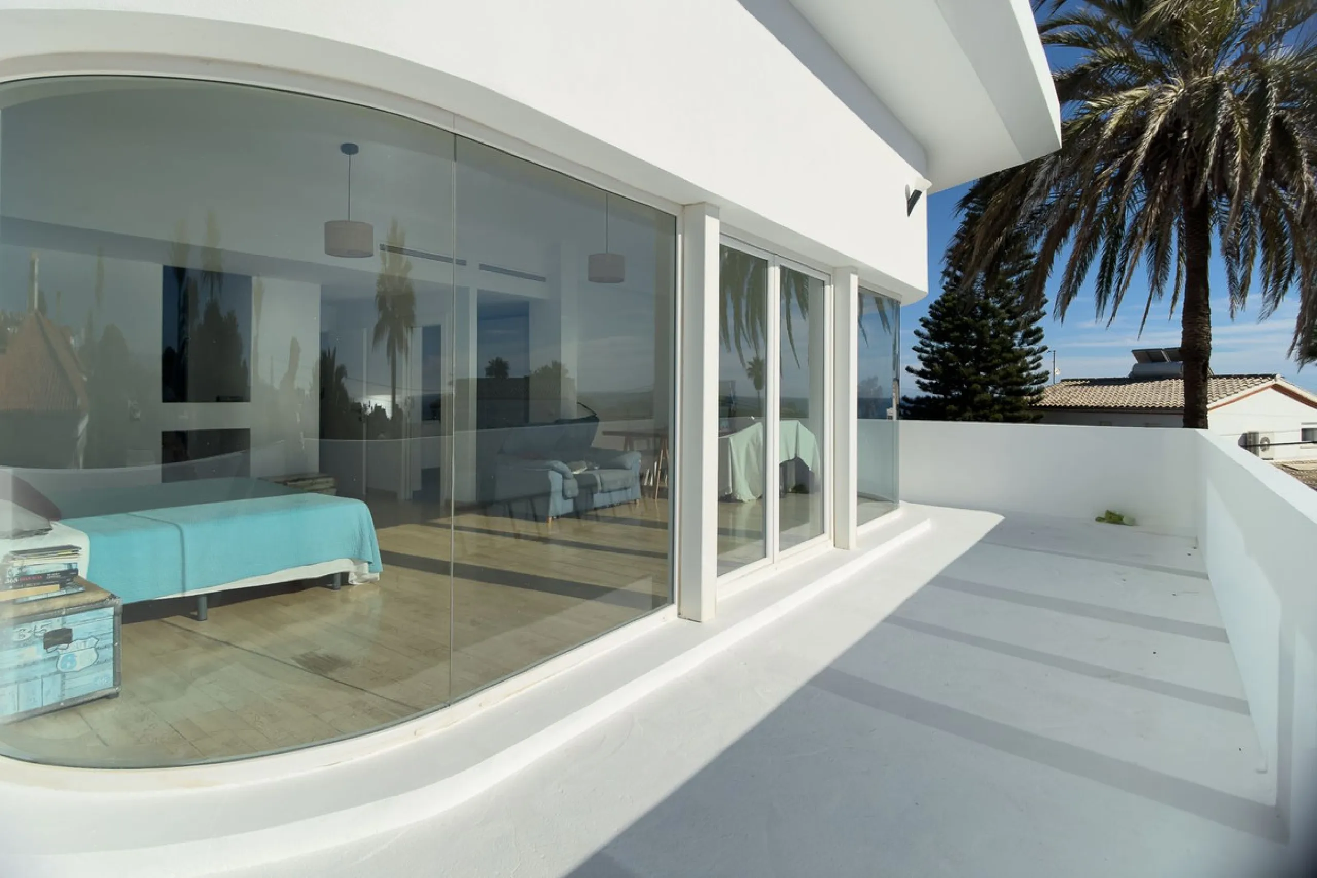This modern villa has been recently renovated and sits in a fantastic location just 500 metres from the beach,  between La Cala de Mijas and Fuengirola. The home has a bright, contemporary feel throughout, with large windows that open onto the garden and 
