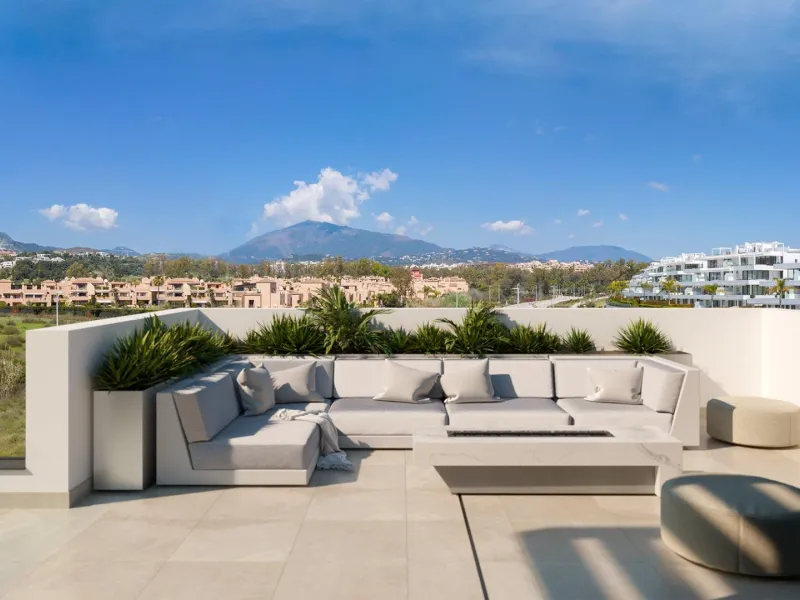 New Build Semi Detached Villas and Independent Homes Near Estepona and Atalaya Golf& & Contemporary Villas in a Prime Costa del Sol Location& This exclusive new residential complex features 50 contemporary semi detached and independent villas loc
