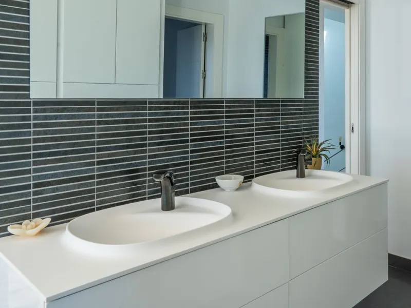 This modern villa has been recently renovated and sits in a fantastic location just 500 metres from the beach,  between La Cala de Mijas and Fuengirola. The home has a bright, contemporary feel throughout, with large windows that open onto the garden and 