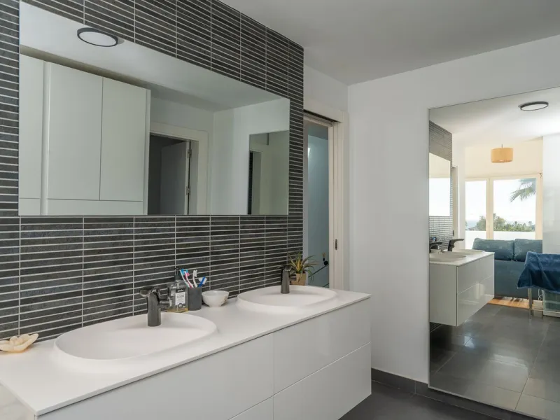 This modern villa has been recently renovated and sits in a fantastic location just 500 metres from the beach,  between La Cala de Mijas and Fuengirola. The home has a bright, contemporary feel throughout, with large windows that open onto the garden and 