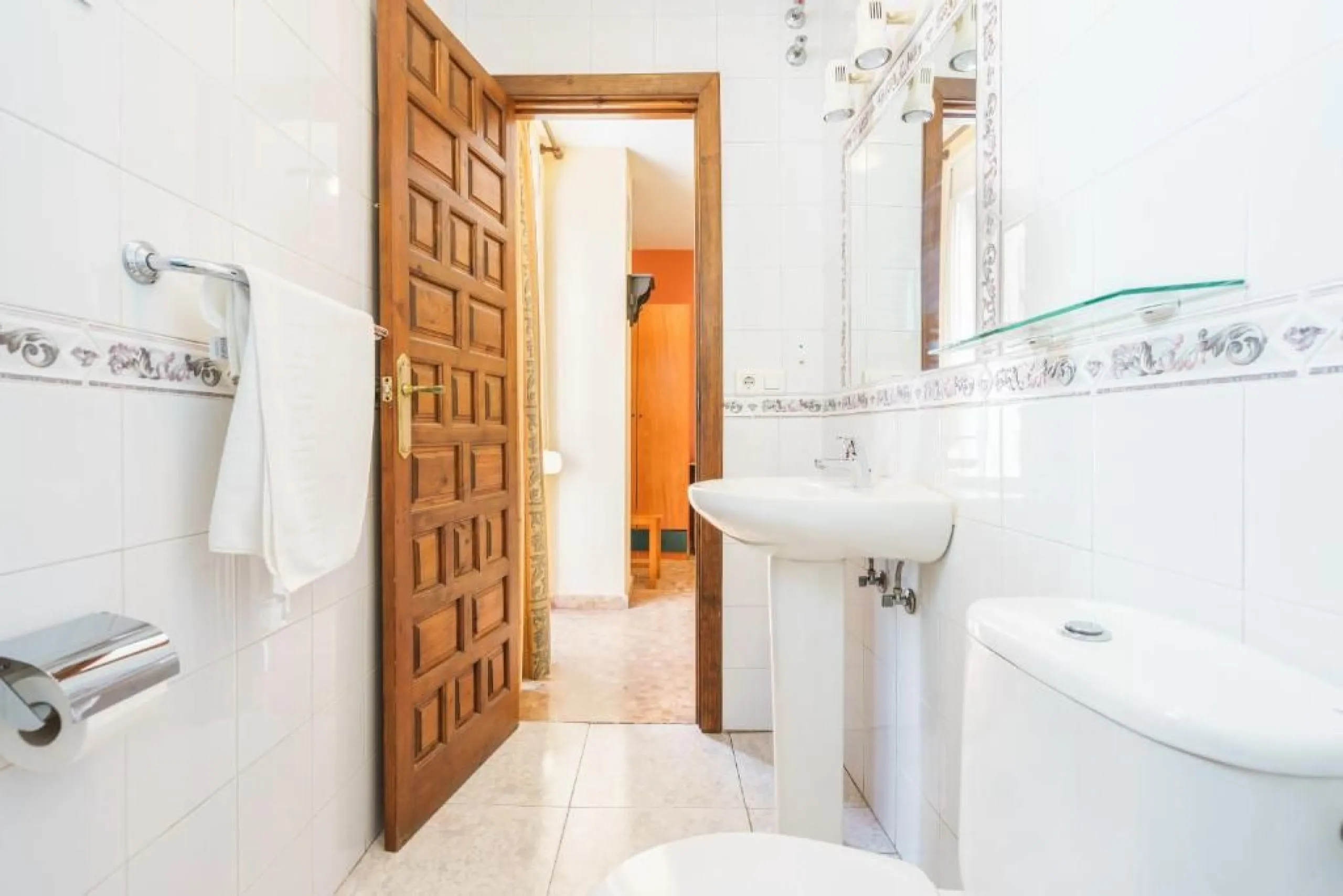 ????️ Charming Hotel with Guaranteed Profitability in the Heart of Ronda