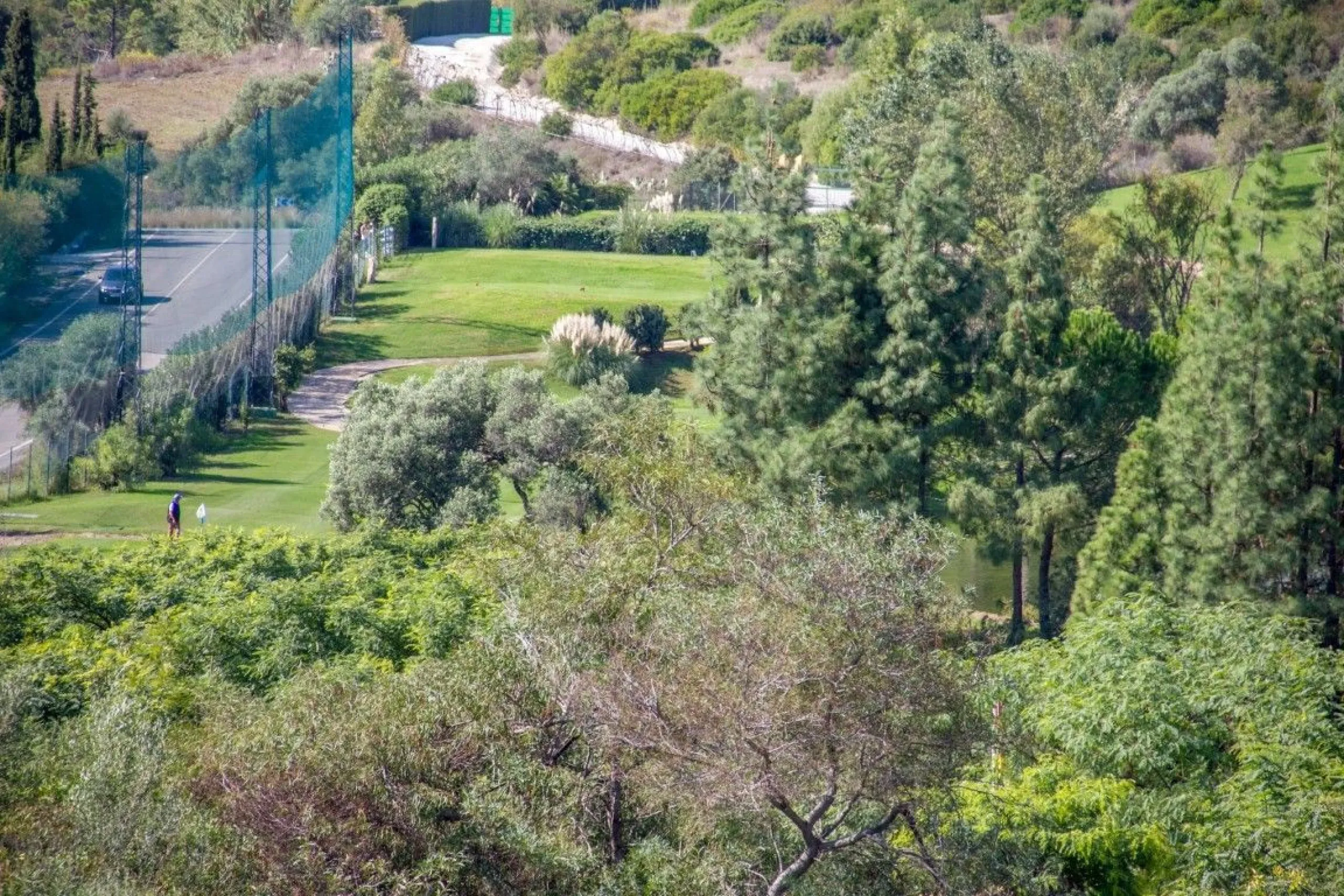 Nestled in the prestigious residential community of Puerto del Almendro in Benahavís, this 1,042 m2 residential plot enjoys a south west orientation and nature views, making it the ideal setting to create a bright villa with sun drenched terraces and spec
