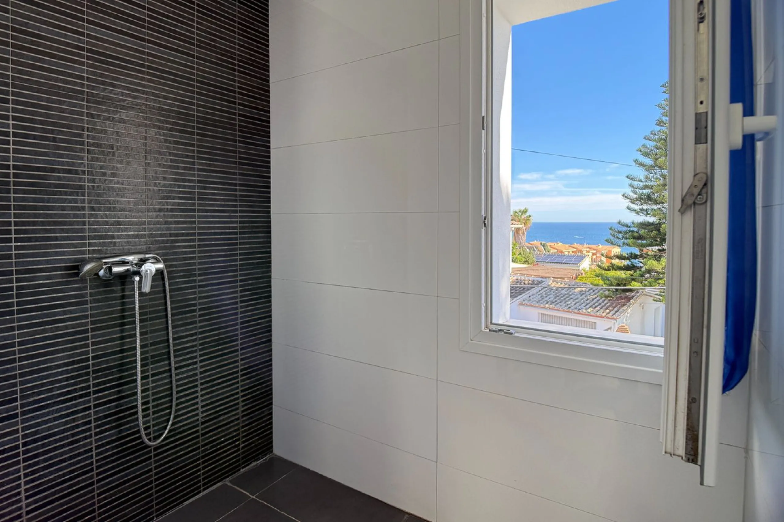 This modern villa has been recently renovated and sits in a fantastic location just 500 metres from the beach,  between La Cala de Mijas and Fuengirola. The home has a bright, contemporary feel throughout, with large windows that open onto the garden and 