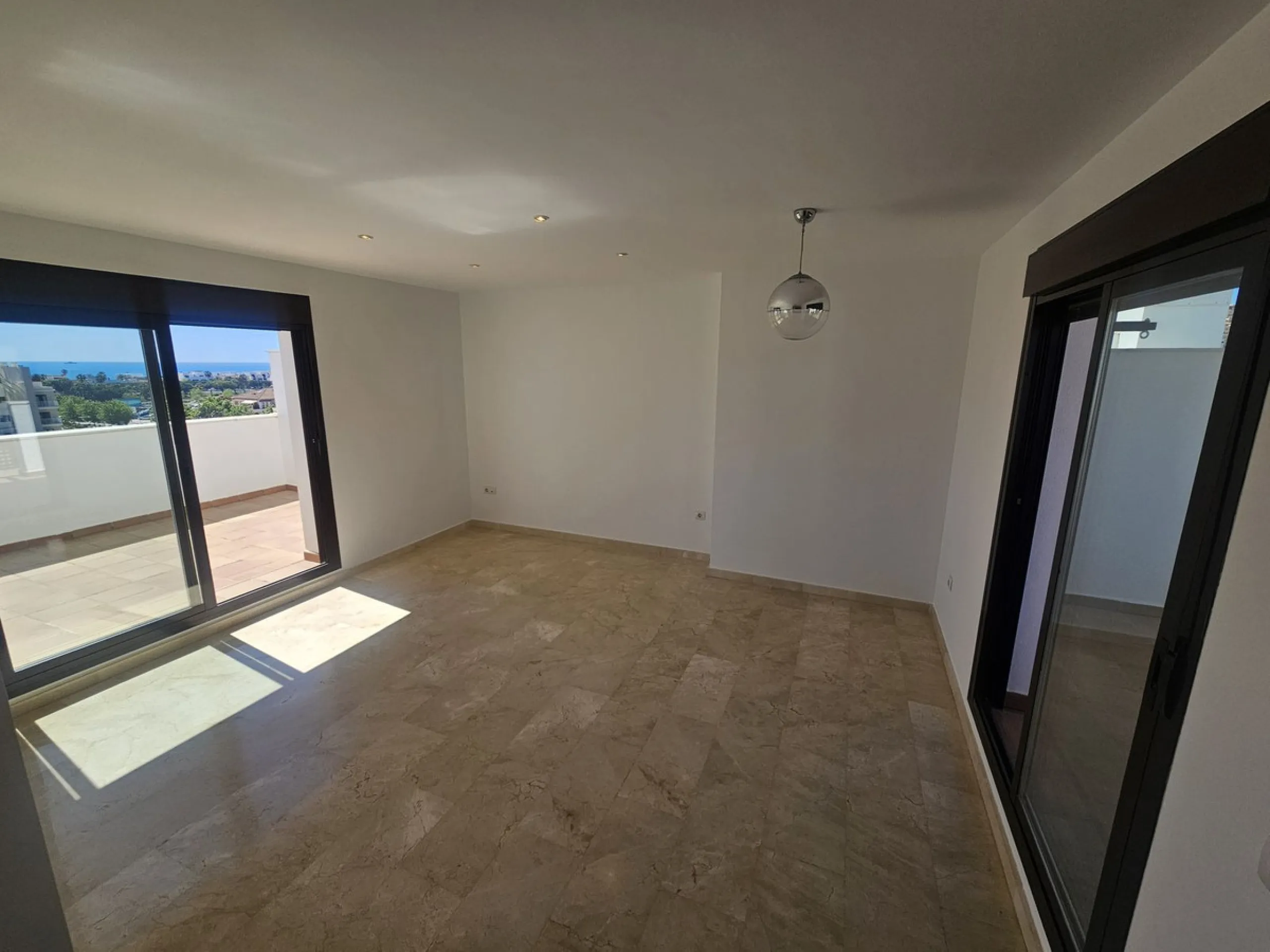 Spectacular Penthouse with Dual Terraces & Panoramic Sea Views – La Cala de Mijas