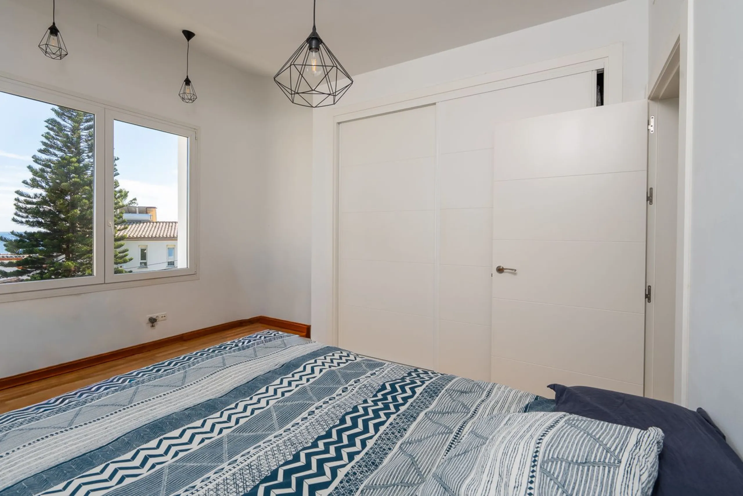 This modern villa has been recently renovated and sits in a fantastic location just 500 metres from the beach,  between La Cala de Mijas and Fuengirola. The home has a bright, contemporary feel throughout, with large windows that open onto the garden and 