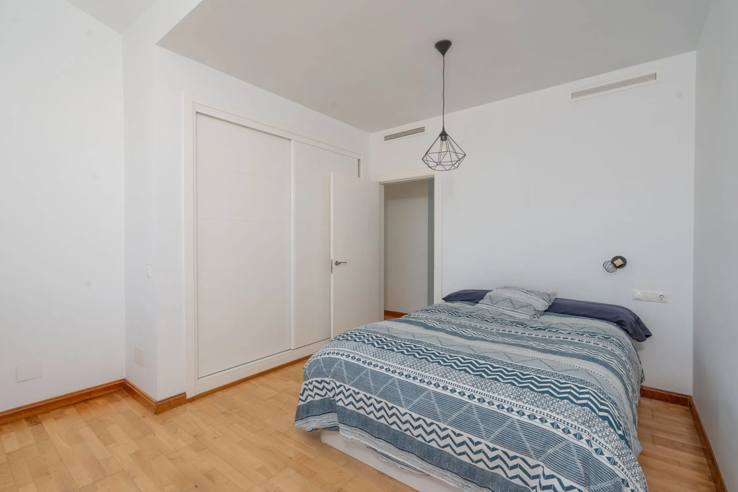 This modern villa has been recently renovated and sits in a fantastic location just 500 metres from the beach,  between La Cala de Mijas and Fuengirola. The home has a bright, contemporary feel throughout, with large windows that open onto the garden and 