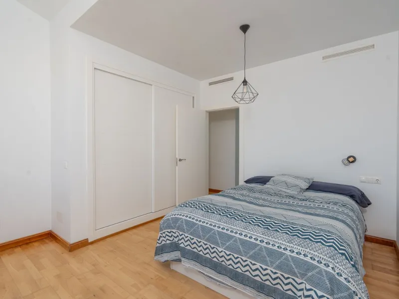 This modern villa has been recently renovated and sits in a fantastic location just 500 metres from the beach,  between La Cala de Mijas and Fuengirola. The home has a bright, contemporary feel throughout, with large windows that open onto the garden and 