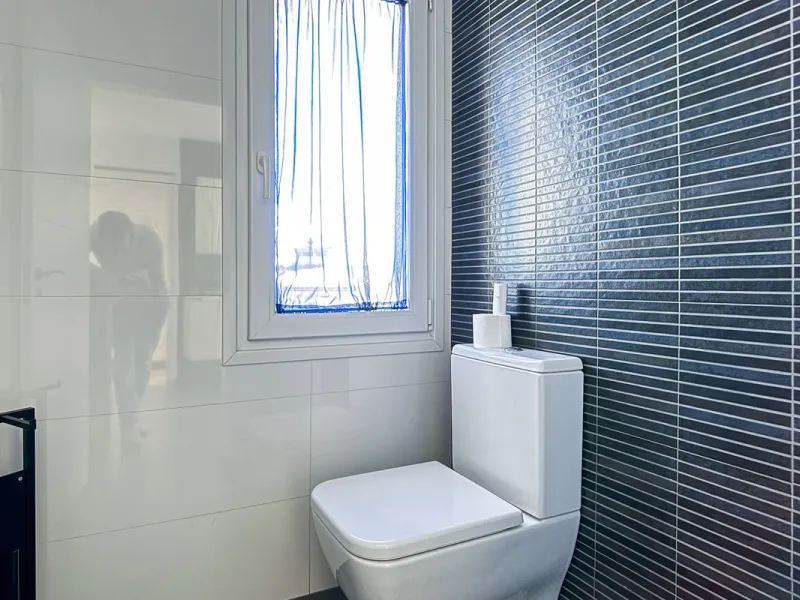 This modern villa has been recently renovated and sits in a fantastic location just 500 metres from the beach,  between La Cala de Mijas and Fuengirola. The home has a bright, contemporary feel throughout, with large windows that open onto the garden and 