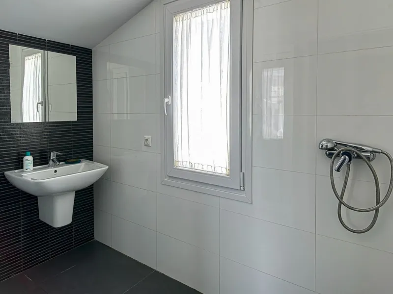 This modern villa has been recently renovated and sits in a fantastic location just 500 metres from the beach,  between La Cala de Mijas and Fuengirola. The home has a bright, contemporary feel throughout, with large windows that open onto the garden and 