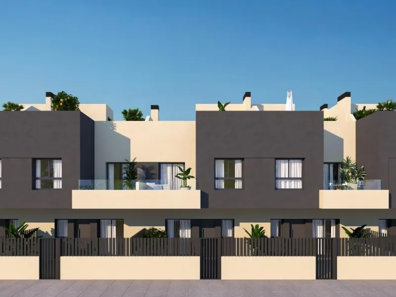 New Build 4 Bedroom Townhouses in Torre del Mar Just 800 m from the Beach& & Modern Family Homes on the Costa del Sol& This exclusive residential development consists of 21 contemporary 4 bedroom townhouses located in Torre del Mar, one of the mo