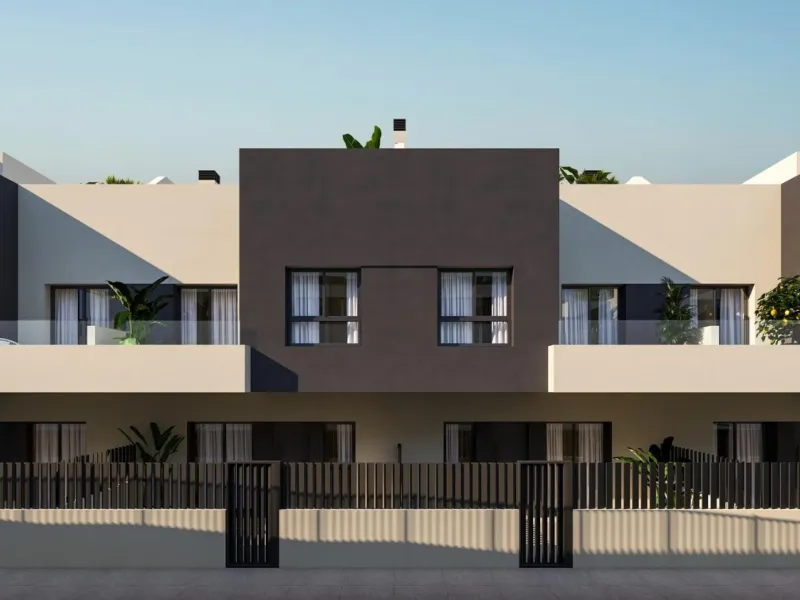 New Build 4 Bedroom Townhouses in Torre del Mar Just 800 m from the Beach& & Modern Family Homes on the Costa del Sol& This exclusive residential development consists of 21 contemporary 4 bedroom townhouses located in Torre del Mar, one of the mo