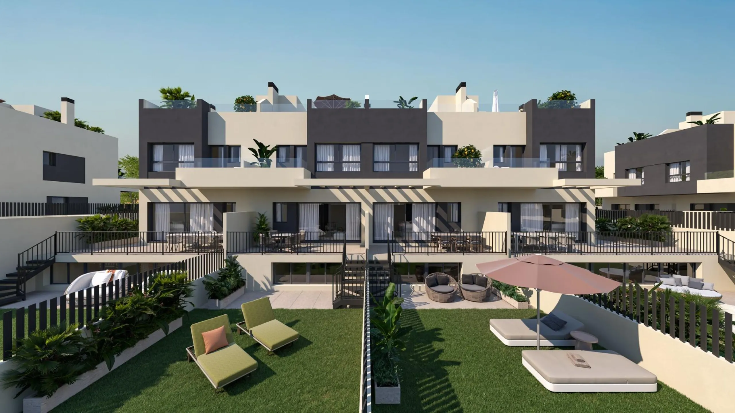 New Build 4 Bedroom Townhouses in Torre del Mar Just 800 m from the Beach& & Modern Family Homes on the Costa del Sol& This exclusive residential development consists of 21 contemporary 4 bedroom townhouses located in Torre del Mar, one of the mo
