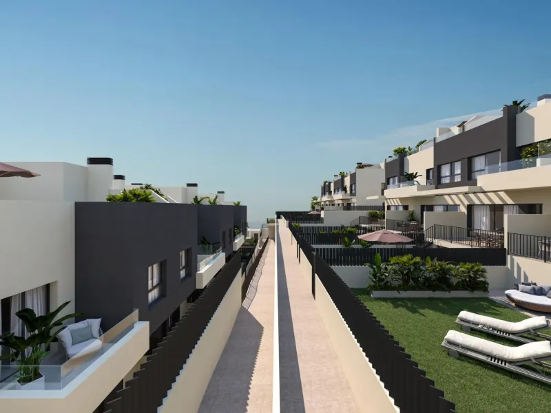 New Build 4 Bedroom Townhouses in Torre del Mar Just 800 m from the Beach& & Modern Family Homes on the Costa del Sol& This exclusive residential development consists of 21 contemporary 4 bedroom townhouses located in Torre del Mar, one of the mo