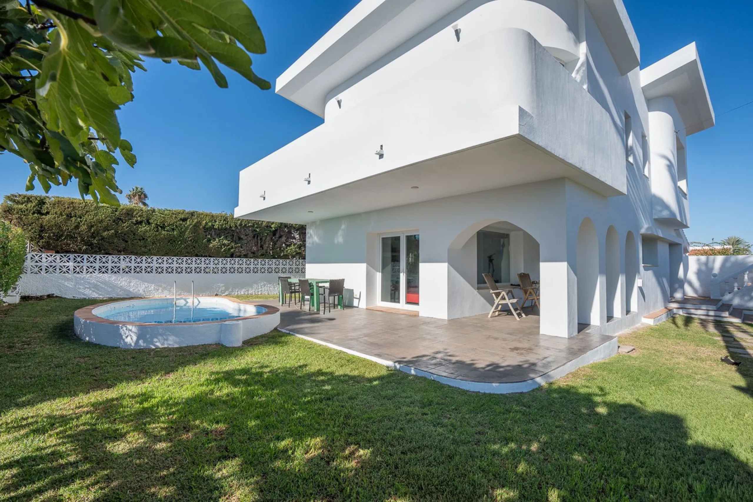 This modern villa has been recently renovated and sits in a fantastic location just 500 metres from the beach,  between La Cala de Mijas and Fuengirola. The home has a bright, contemporary feel throughout, with large windows that open onto the garden and 