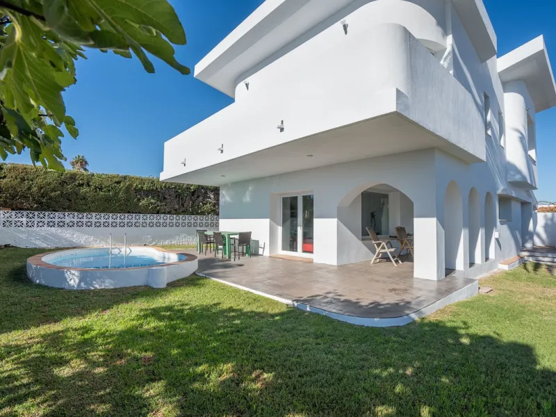 This modern villa has been recently renovated and sits in a fantastic location just 500 metres from the beach,  between La Cala de Mijas and Fuengirola. The home has a bright, contemporary feel throughout, with large windows that open onto the garden and 