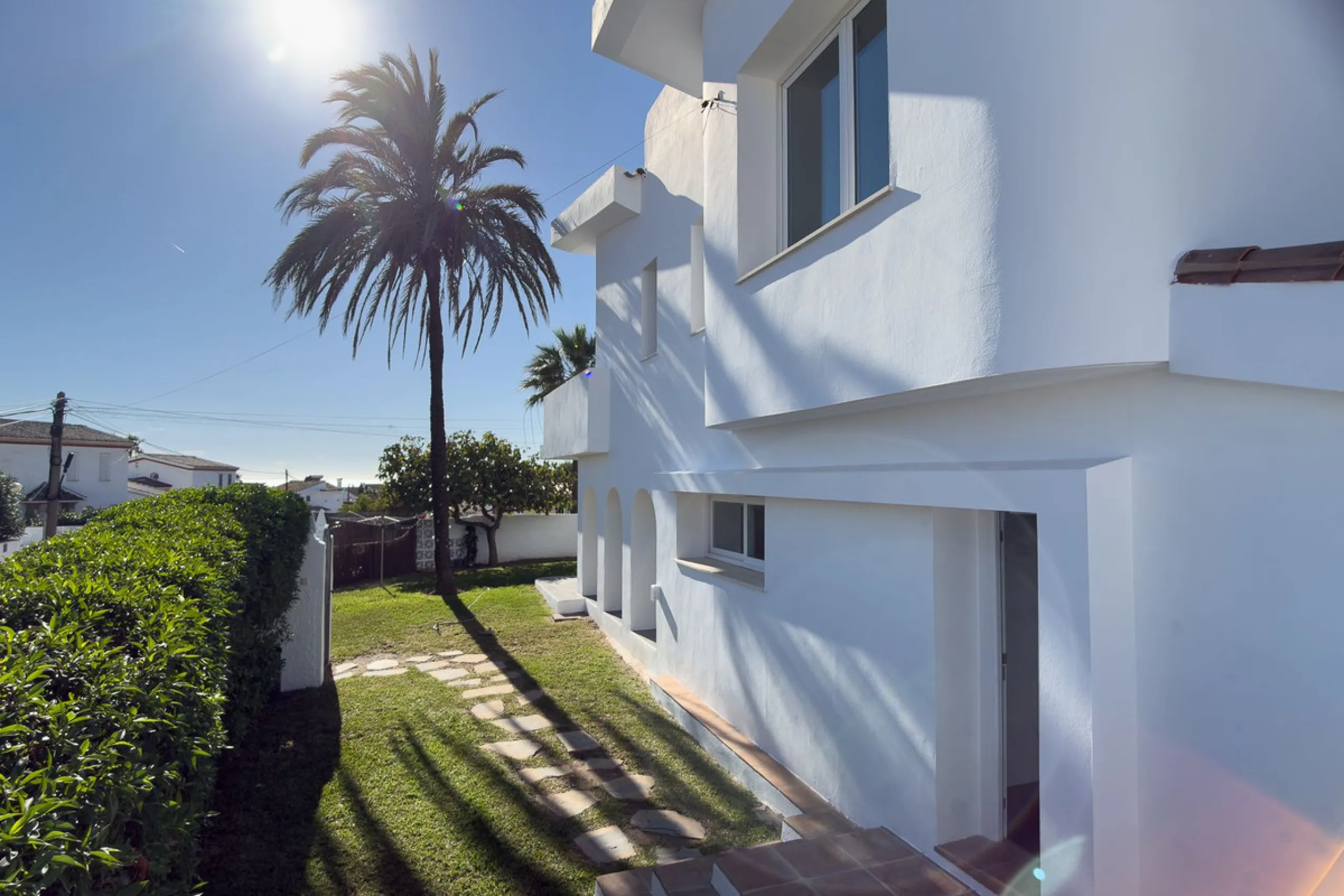 This modern villa has been recently renovated and sits in a fantastic location just 500 metres from the beach,  between La Cala de Mijas and Fuengirola. The home has a bright, contemporary feel throughout, with large windows that open onto the garden and 