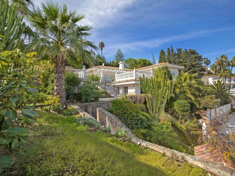 In a well-established and peaceful residential area, this villa enjoys an elevated position that allows for truly stunning open views of the Mediterranean and an uncommon level of privacy.