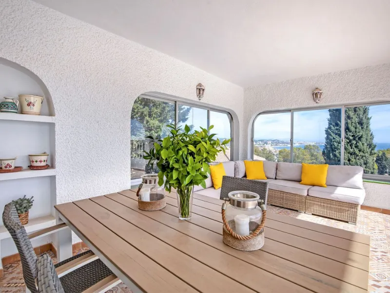 In a well-established and peaceful residential area, this villa enjoys an elevated position that allows for truly stunning open views of the Mediterranean and an uncommon level of privacy.