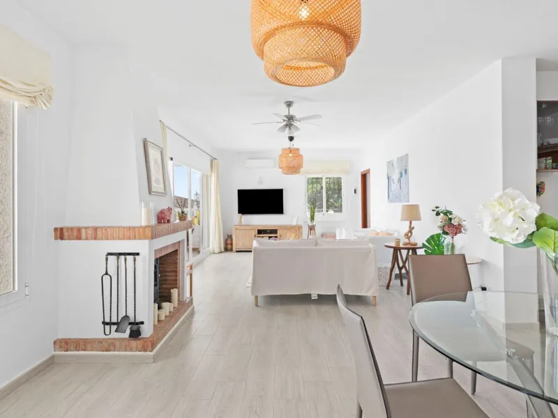 In a well-established and peaceful residential area, this villa enjoys an elevated position that allows for truly stunning open views of the Mediterranean and an uncommon level of privacy.
