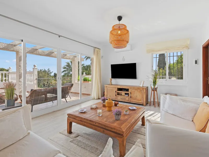 In a well-established and peaceful residential area, this villa enjoys an elevated position that allows for truly stunning open views of the Mediterranean and an uncommon level of privacy.