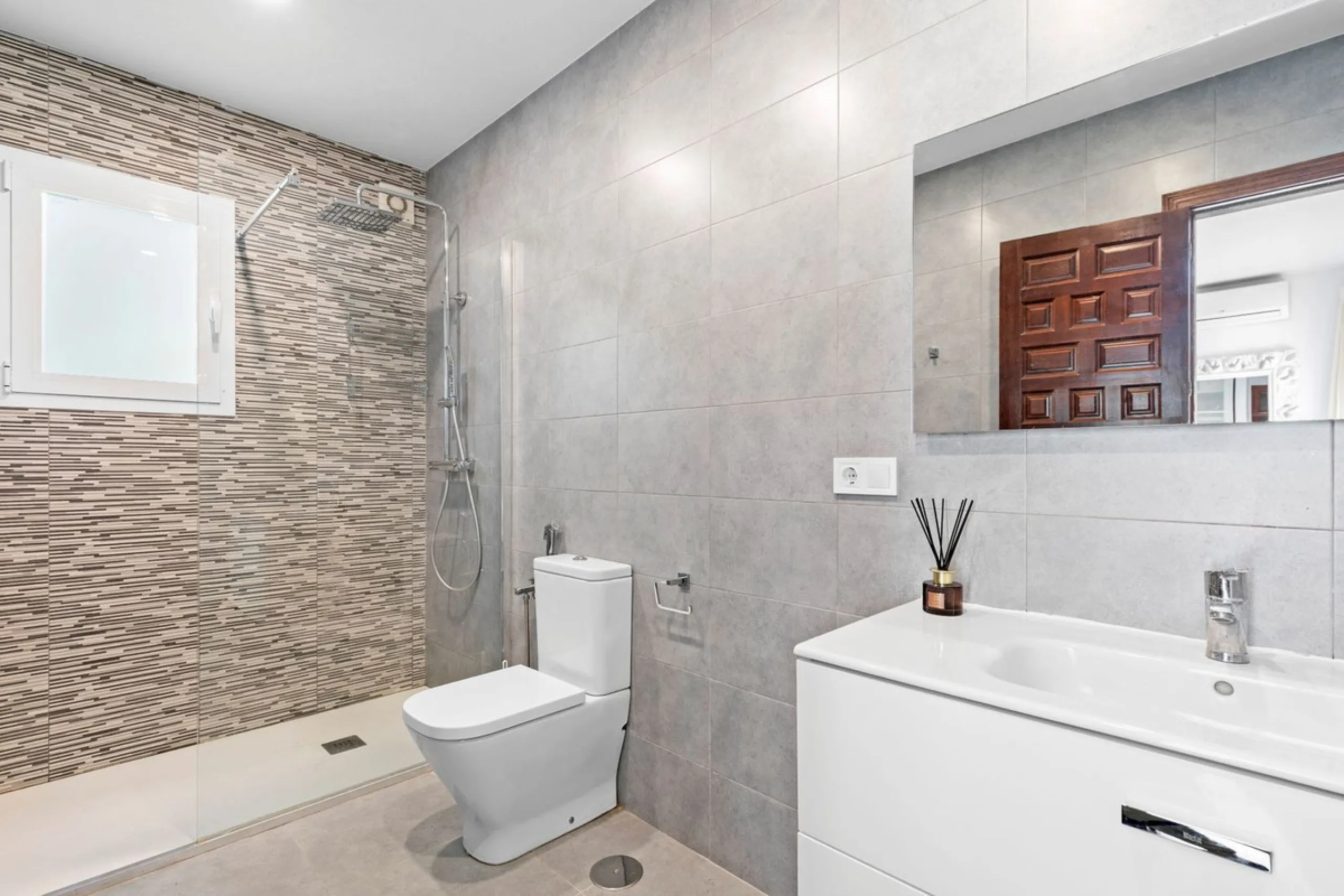 In a well-established and peaceful residential area, this villa enjoys an elevated position that allows for truly stunning open views of the Mediterranean and an uncommon level of privacy.