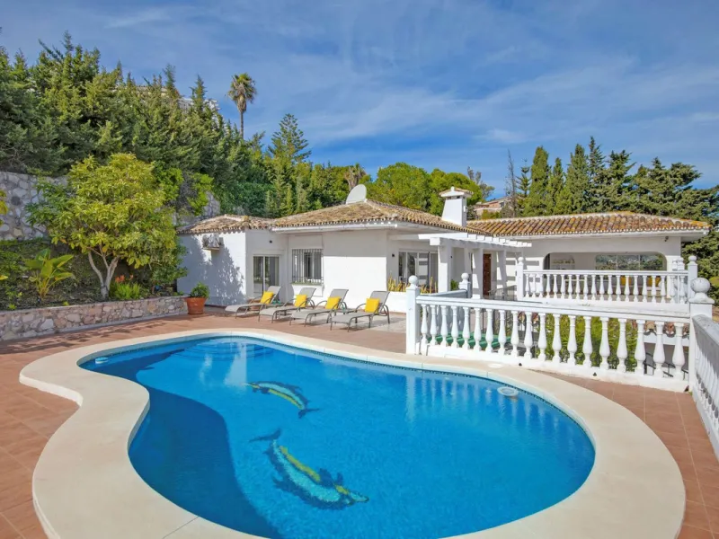 In a well-established and peaceful residential area, this villa enjoys an elevated position that allows for truly stunning open views of the Mediterranean and an uncommon level of privacy.