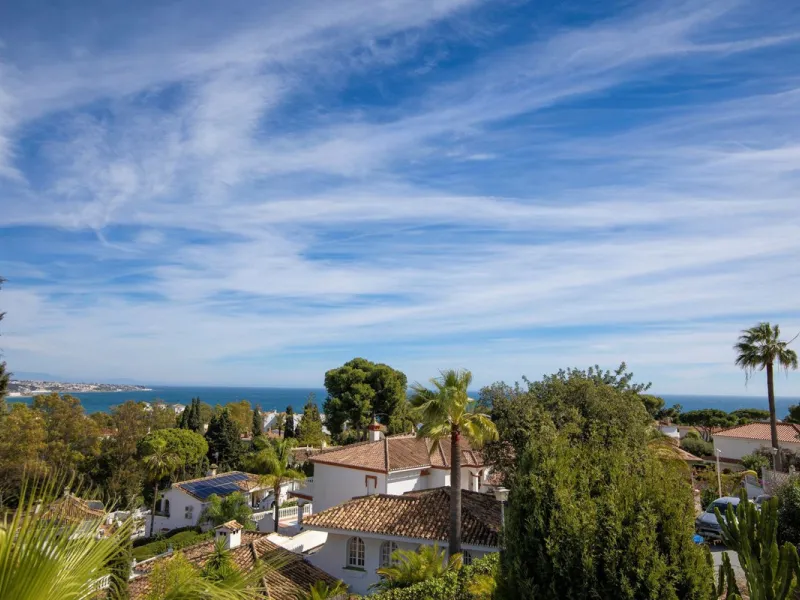In a well-established and peaceful residential area, this villa enjoys an elevated position that allows for truly stunning open views of the Mediterranean and an uncommon level of privacy.