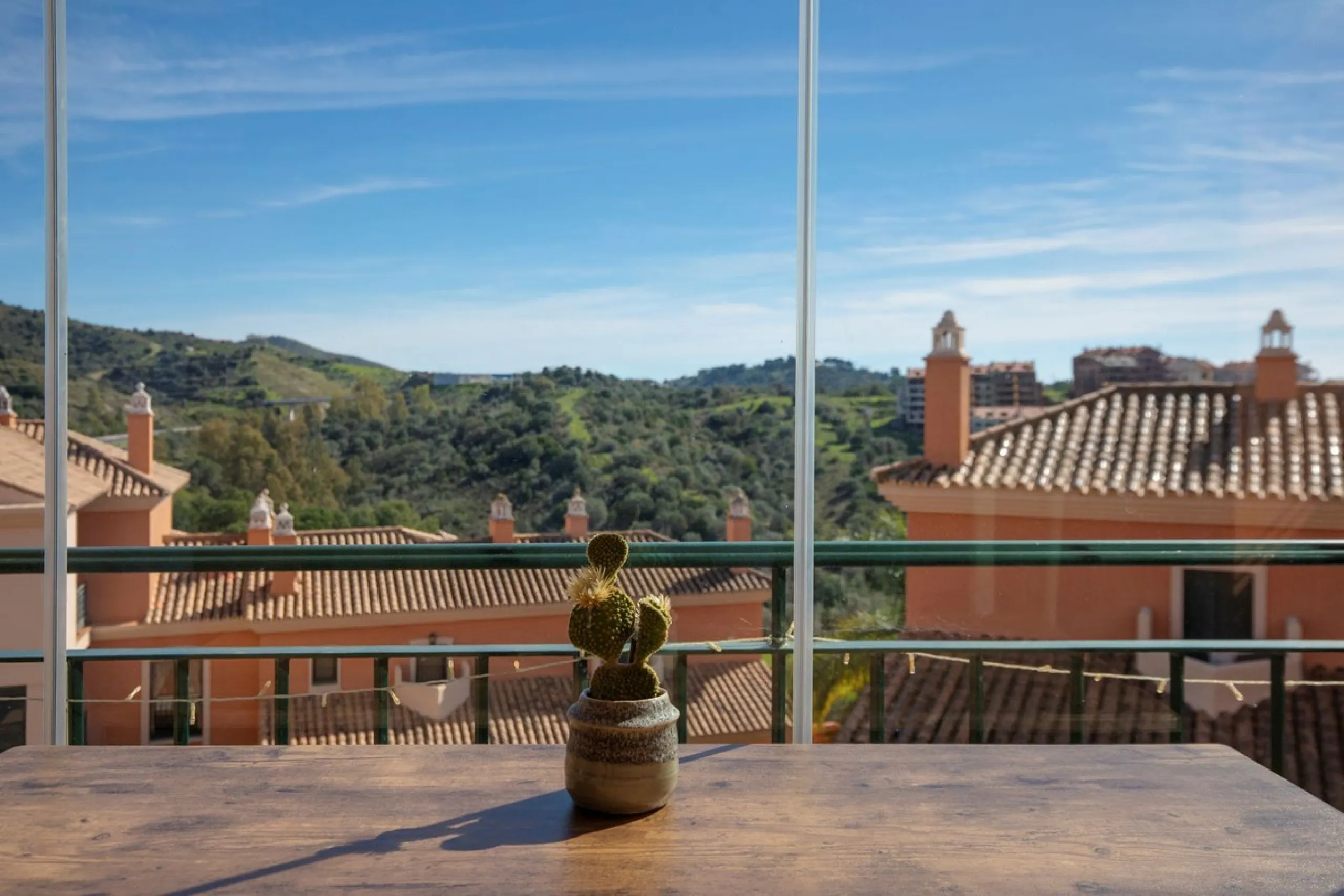 Located in Urb. El Mirador Santa María del Golf, in Marbella East, this apartment stands out primarily for its spectacular open south-east facing views, allowing for exceptional natural light throughout the day and into the late afternoon.
